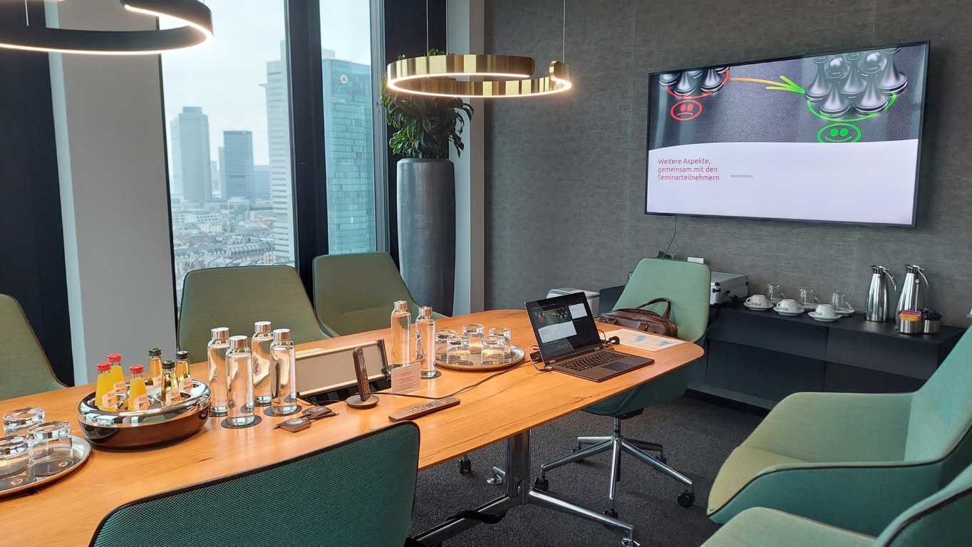 Ulrich Frings hält IT-Schulung in Frankfurt am Main.